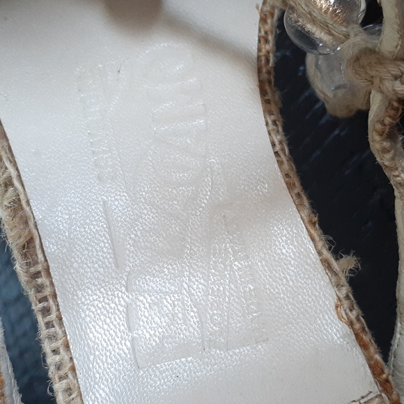 SALVATORE FERRAGAMO HEELS - Picture 9 of 13